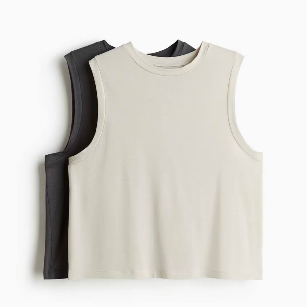 2 pack sports Tank top in DRYMOVE
Size XXL
Colour Light Beige/ dark gray